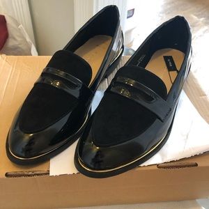 Black patent/suede loafer